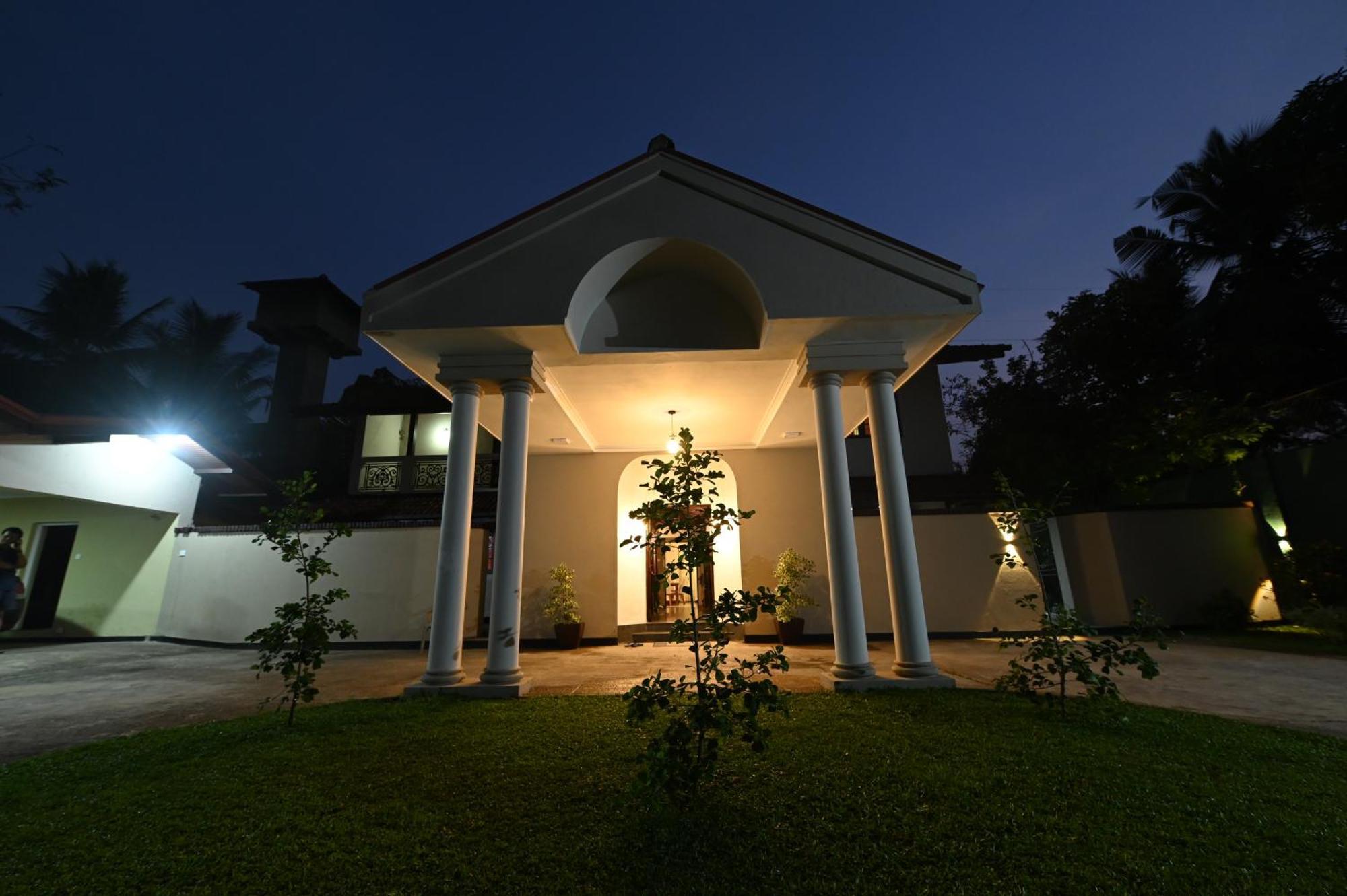 Serene Manor Баттарамулла Экстерьер фото