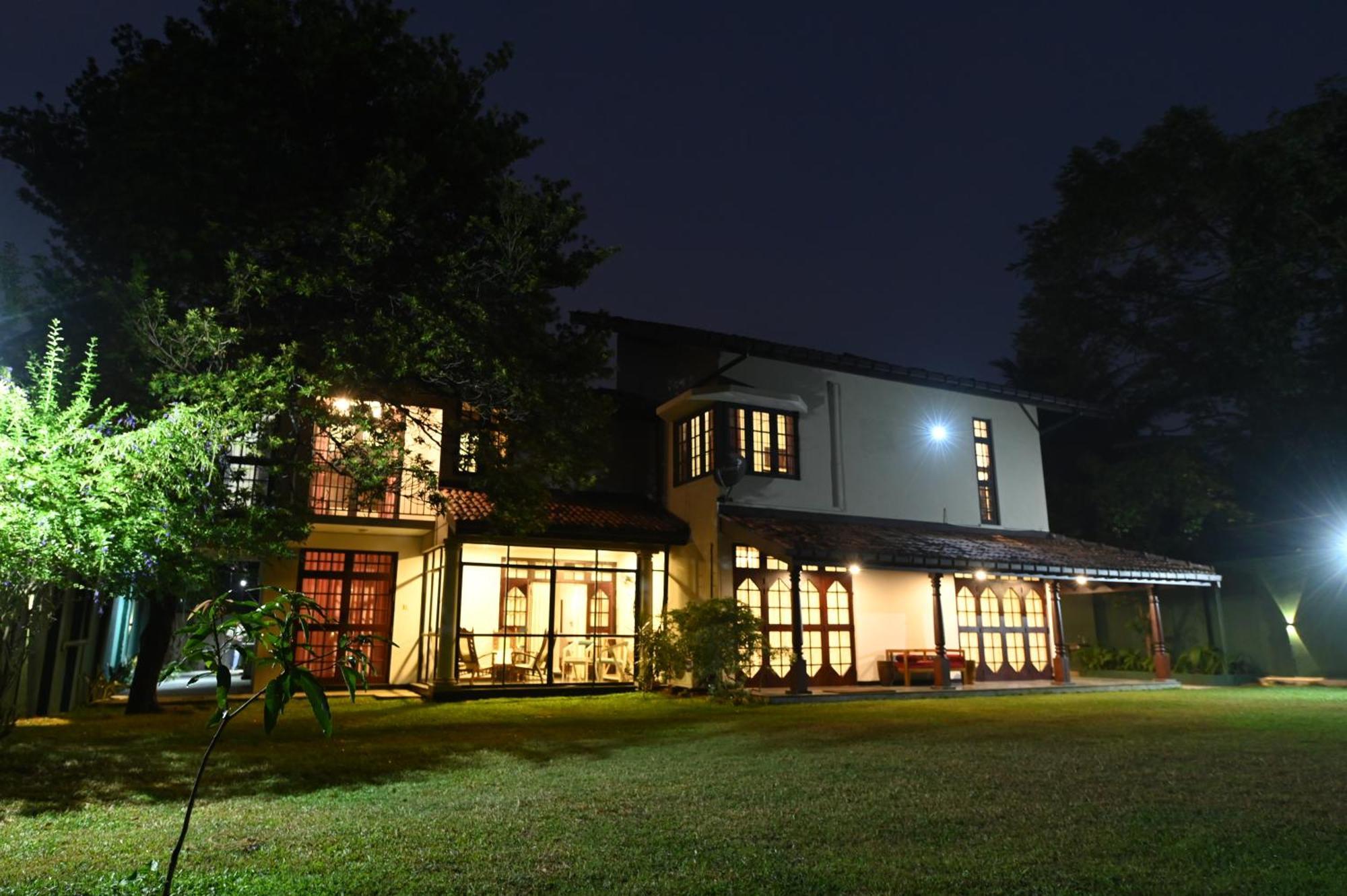 Serene Manor Баттарамулла Экстерьер фото